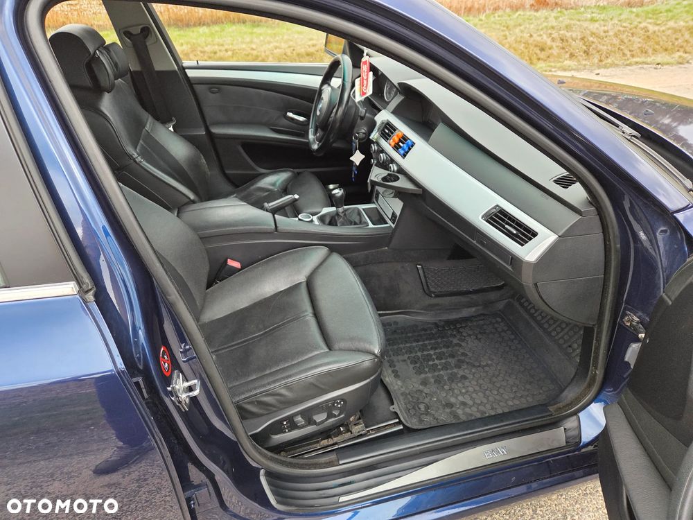 BMW Seria 5 525d - 17