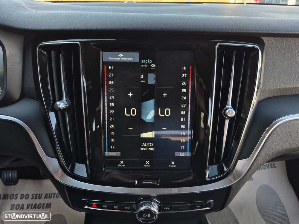 Volvo V60 2.0 D3 Momentum Plus - 33