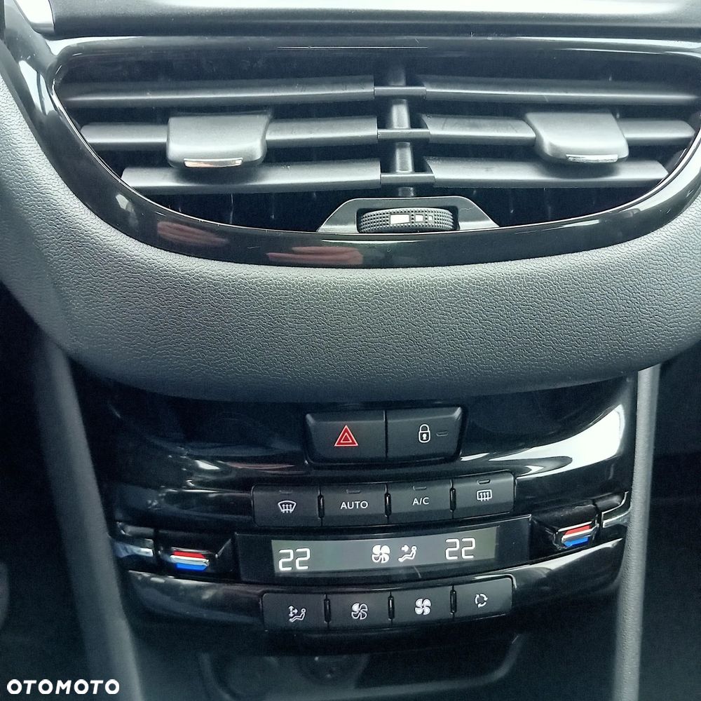 Peugeot 208 1.2 PureTech Allure - 12