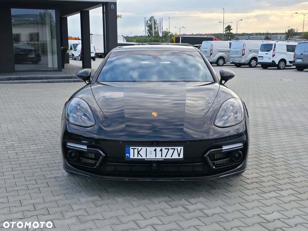 2023 Porsche Panamera, photograph 5