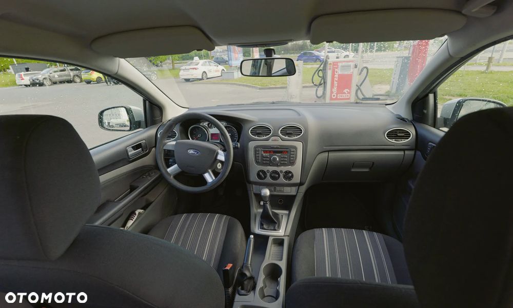 Ford Focus 1.8 FF Ambiente - 10