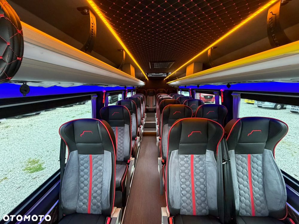 Mercedes-Benz Sprinter 519 - 21