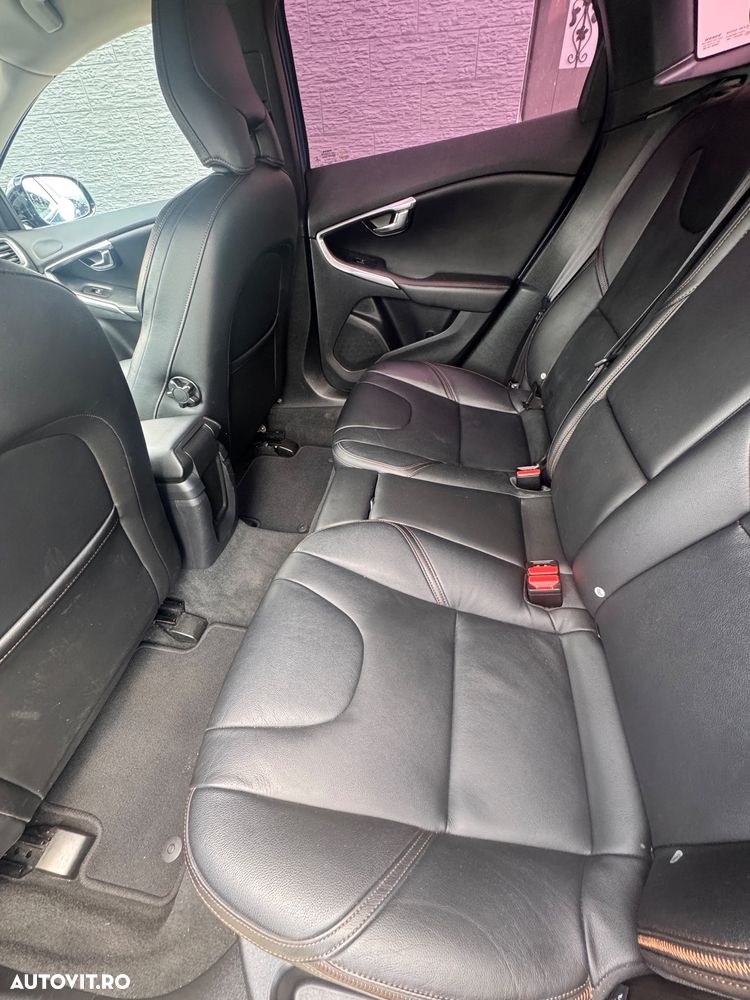 Volvo V40 D3 Aut Momentum - 16