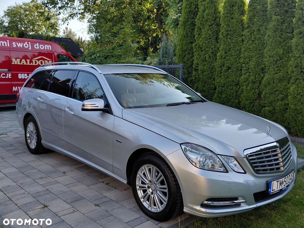 Mercedes-Benz Klasa E 300 CDI DPF BlueEFFICIENCY 7G-TRONIC Elegance - 6