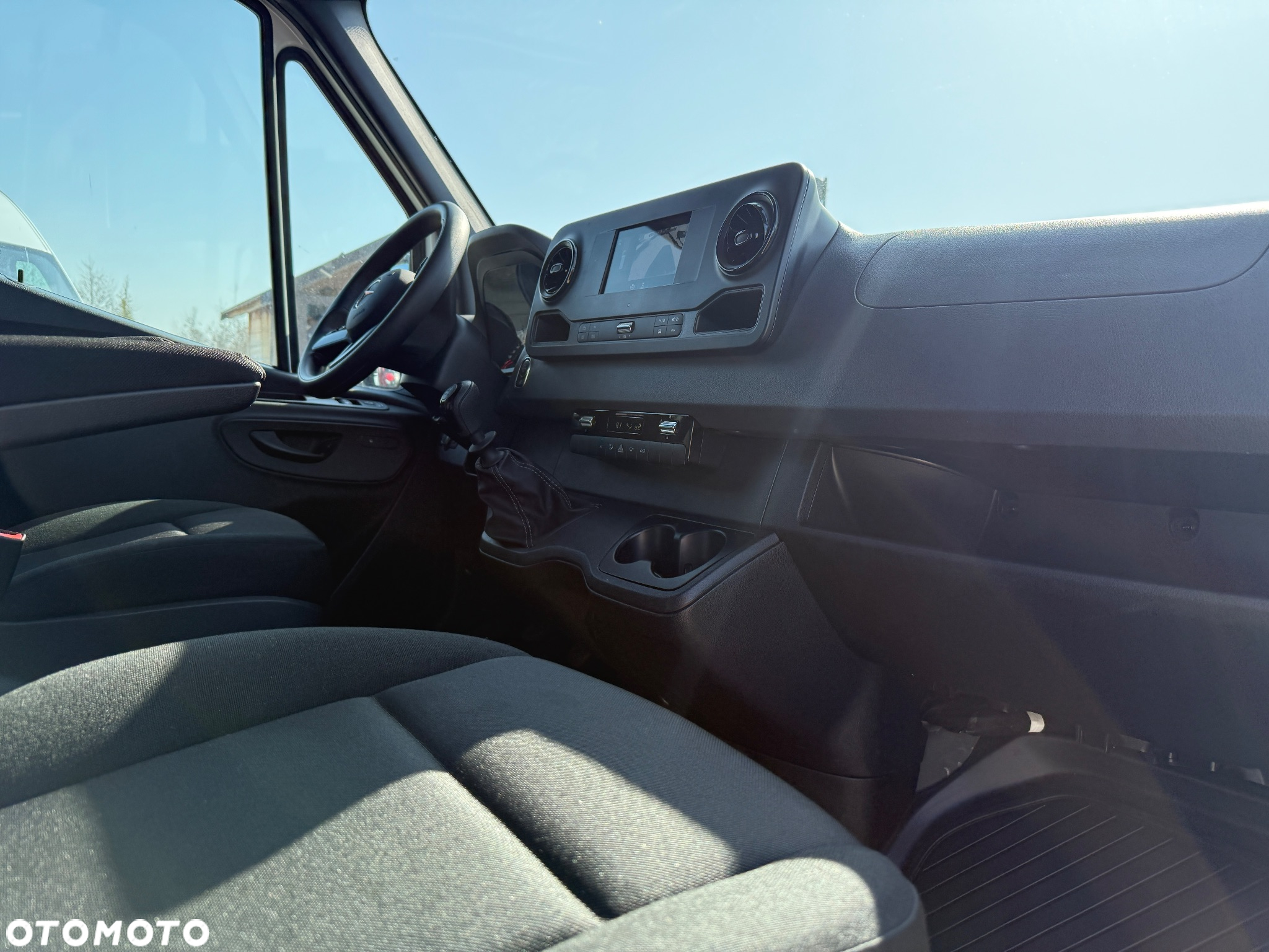 Mercedes-Benz Sprinter 317 CDI /L2H2 średniak/LED/Prawie Nowy/Navi/Klima/Kamera/bdb stan - 17