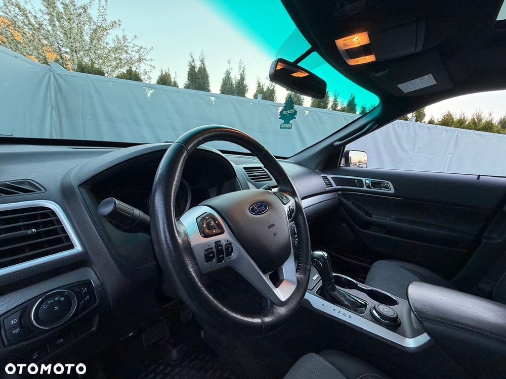 Ford Explorer - 25