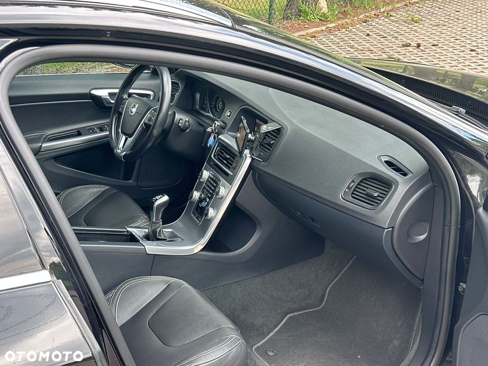 Volvo V60 D2 Summum - 24