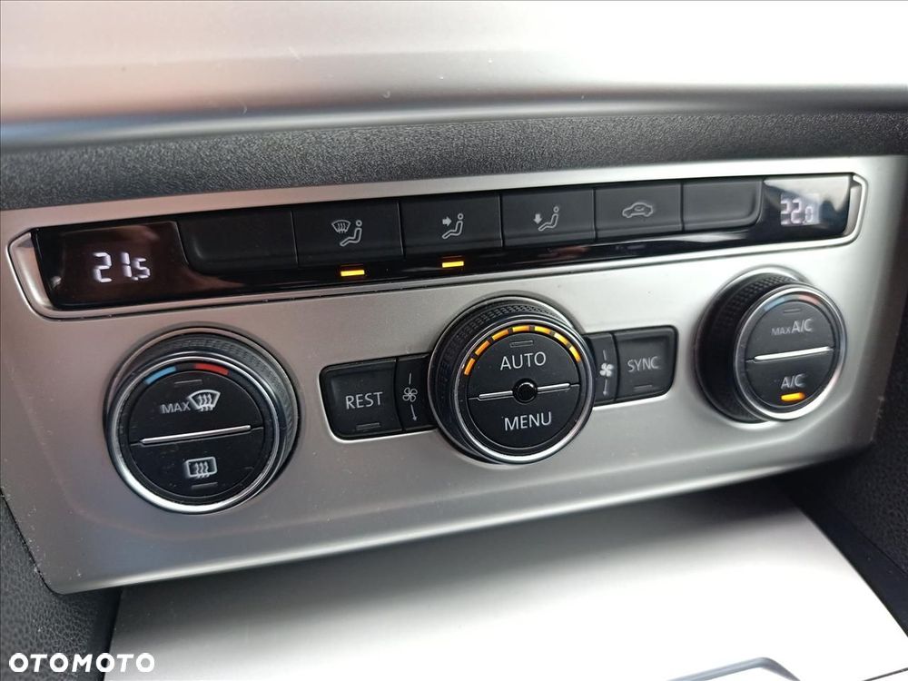 Volkswagen Passat - 24