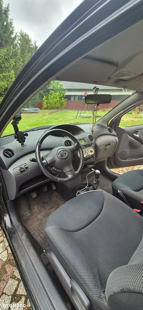 Toyota Yaris 1.0 Base - 12