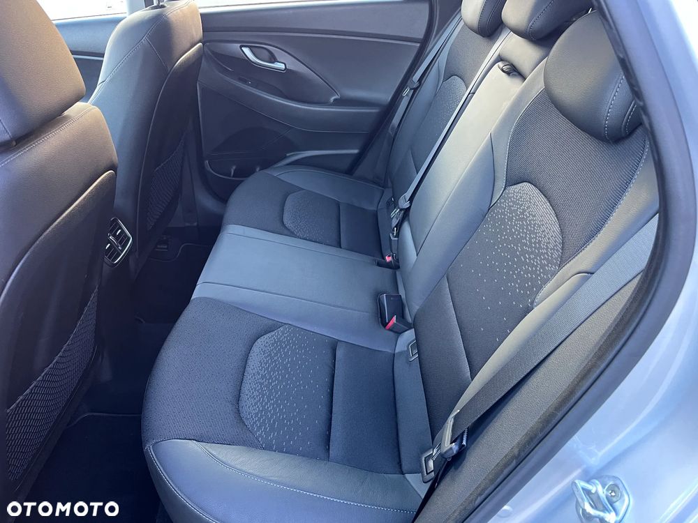 Hyundai i30 1.6 D Premiere Luxury DCT - 18