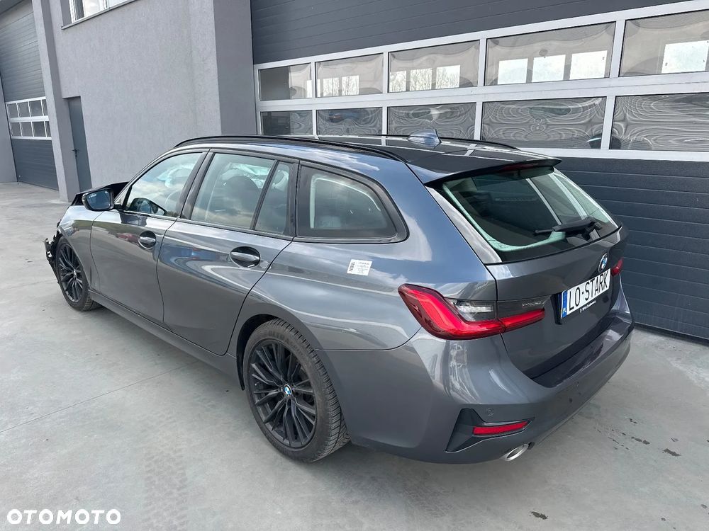 BMW Seria 3 320d Sport Line - 4