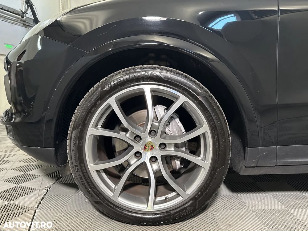 Porsche Cayenne - 14