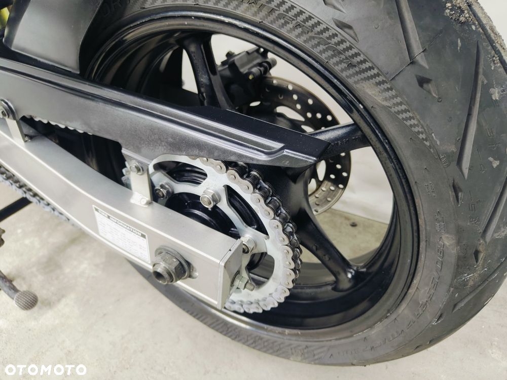 Yamaha FZS - 27