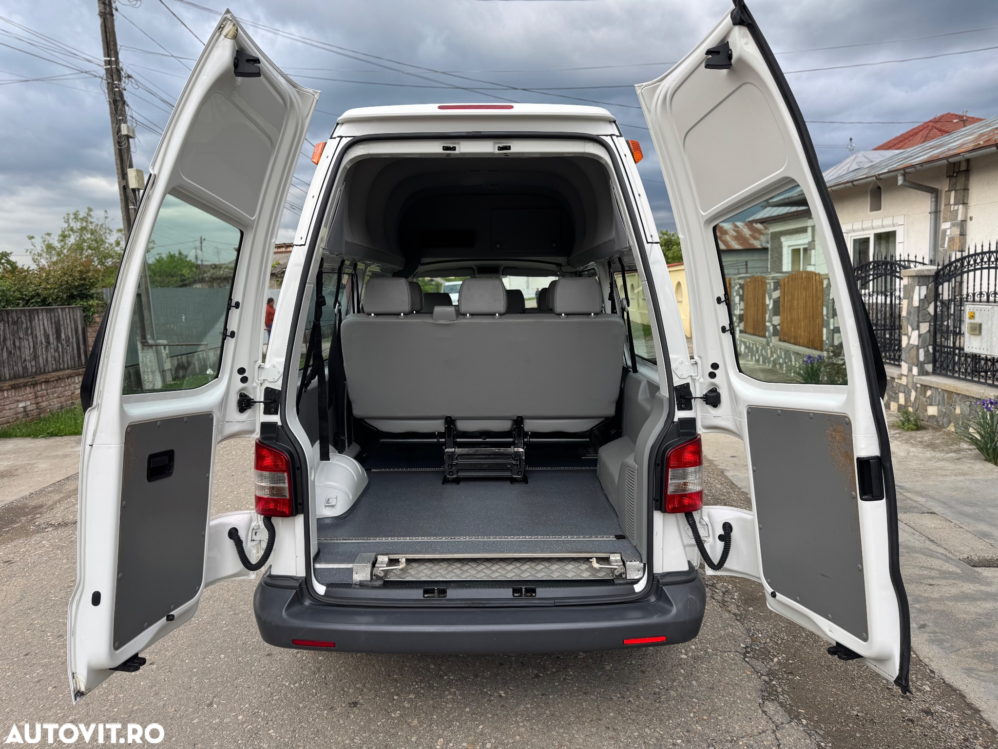Volkswagen Transporter - 12