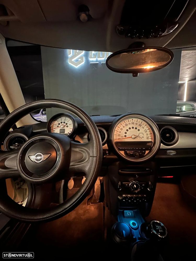 MINI 3 Portas One D - 22