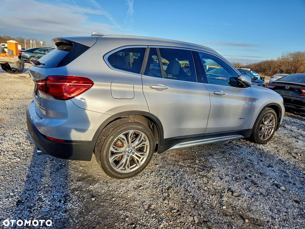 BMW X1 xDrive25i Sport Line - 4