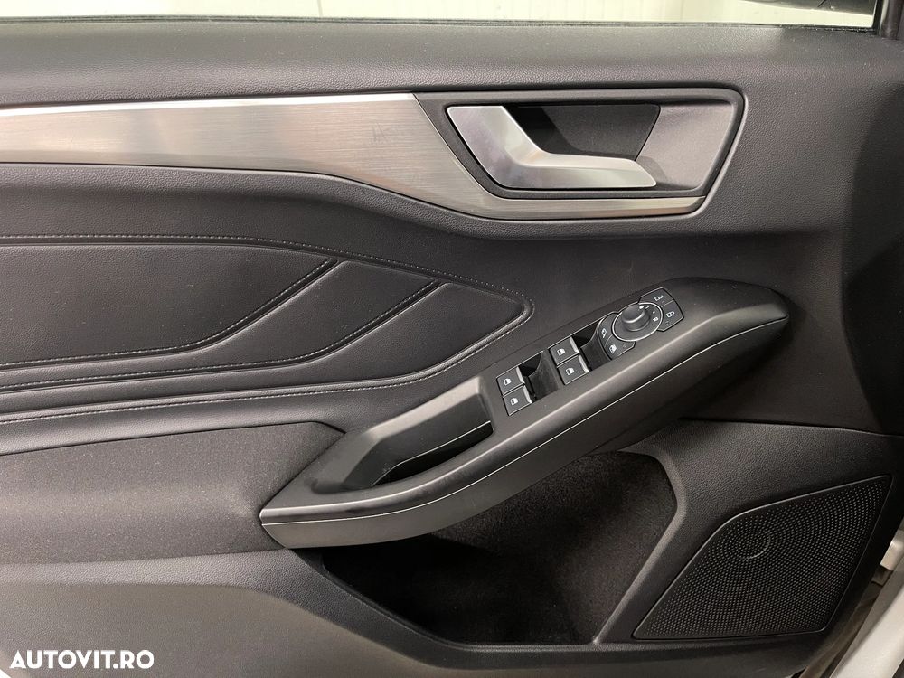 Ford Focus 1.0 EcoBoost Titanium - 24