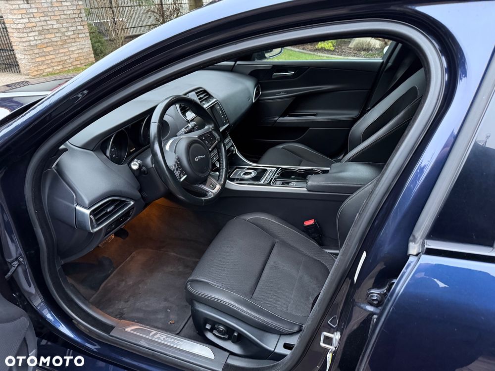 Jaguar XE 20d R-Sport - 12