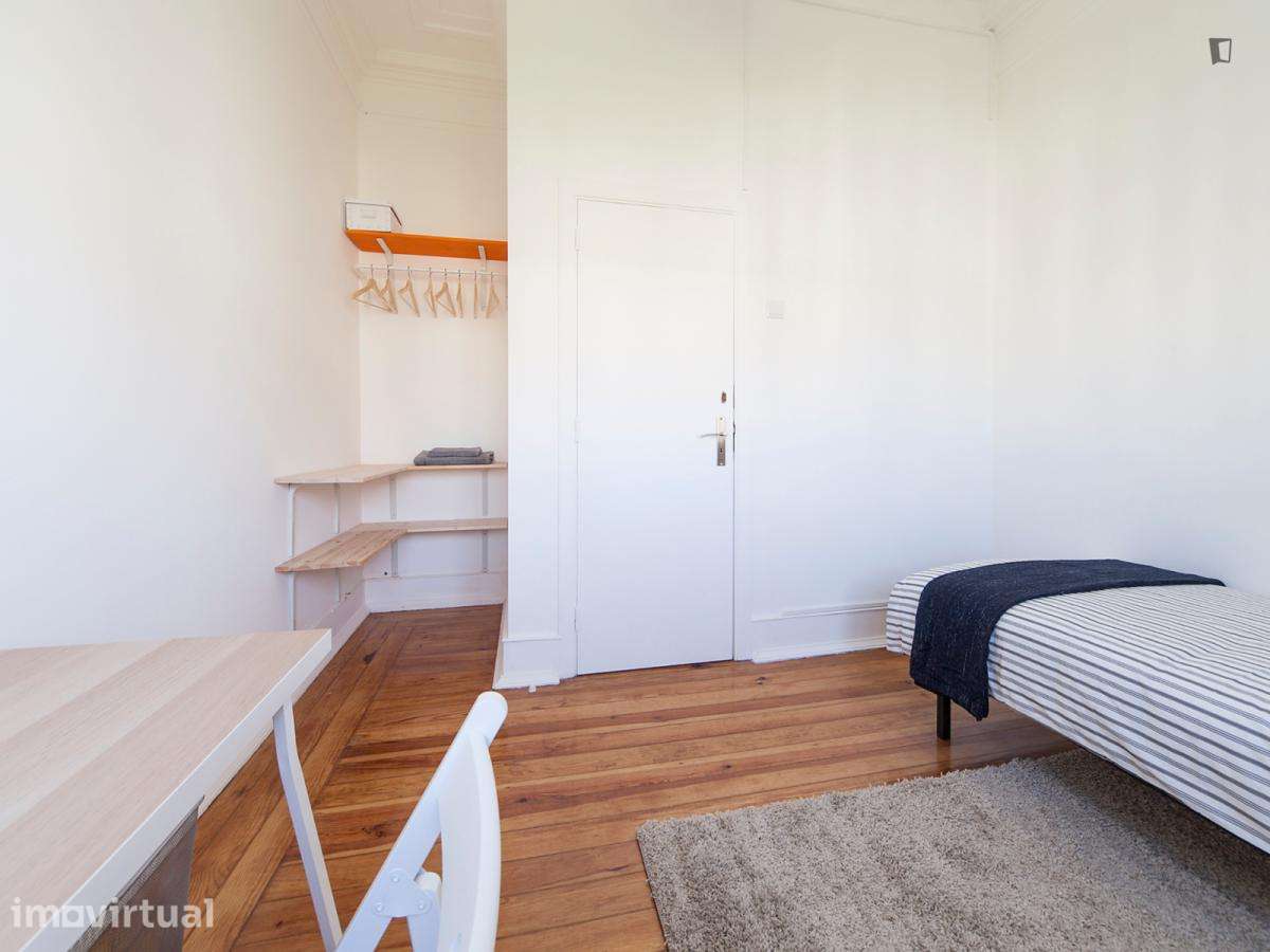 Quarto - localizado em São Sebastião Lisbon - Grande imagem: 2/14