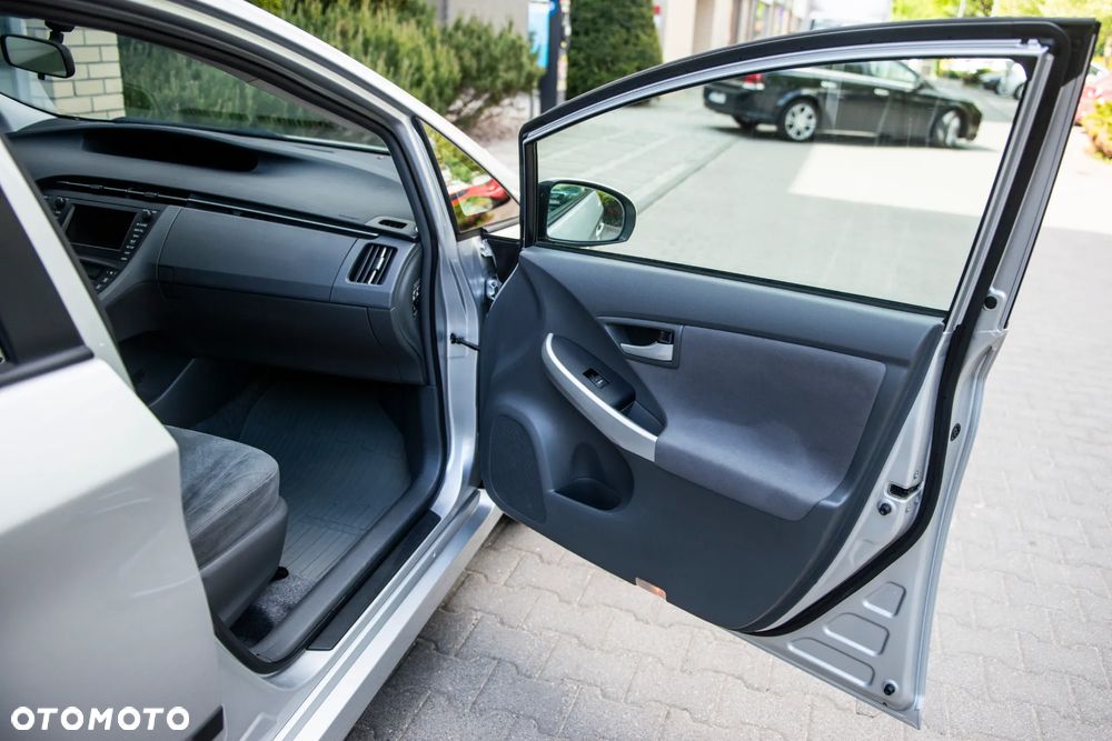 Toyota Prius (Hybrid) Executive - 23