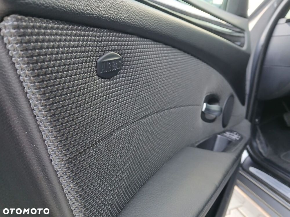 BMW Seria 5 540i - 35