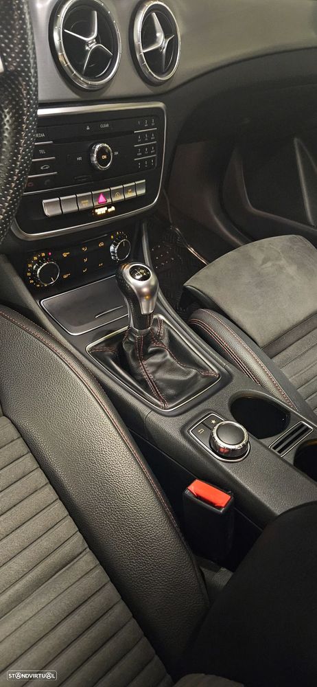 Mercedes-Benz CLA 200 d Shooting Brake AMG Line - 35