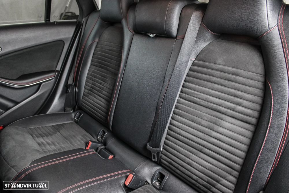 Mercedes-Benz CLA 200 d Shooting Brake AMG Line - 10