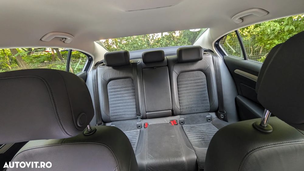 Volkswagen Passat 2.0 TDI DSG Highline - 9