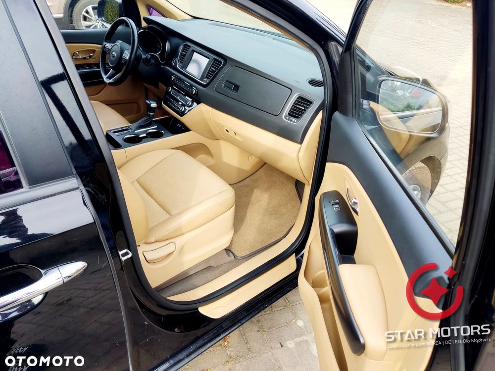 Kia Carnival - 17