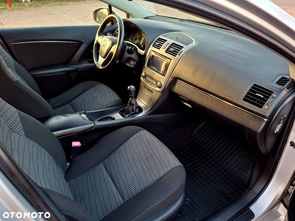 Toyota Avensis 1.8 Executive - 24