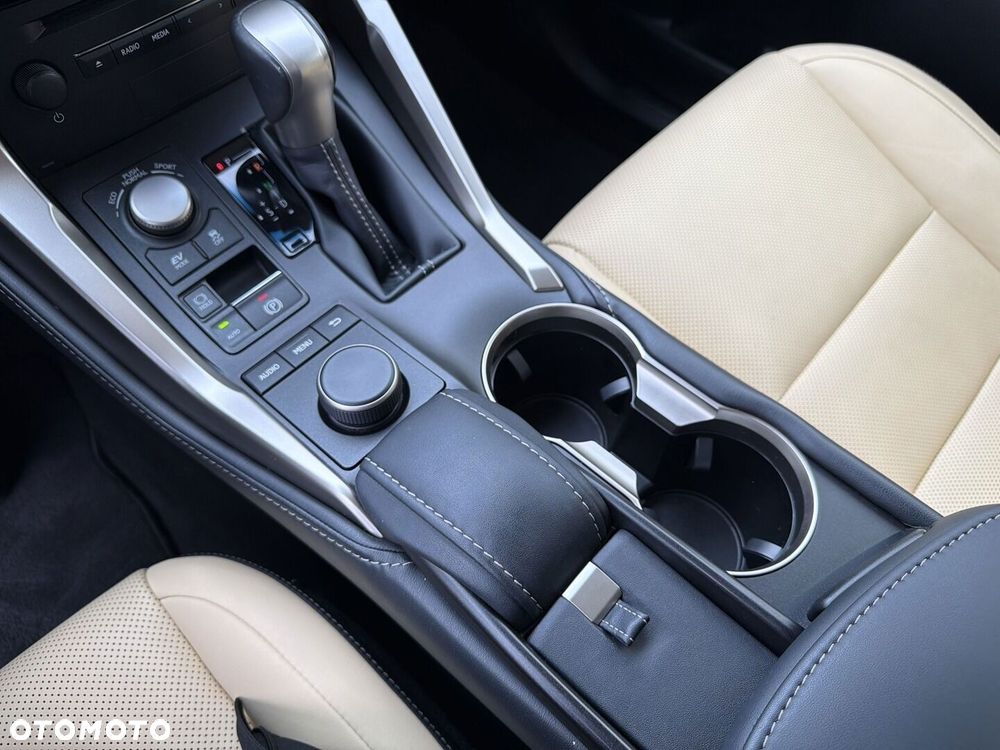 Lexus NX 300h Comfort AWD - 27