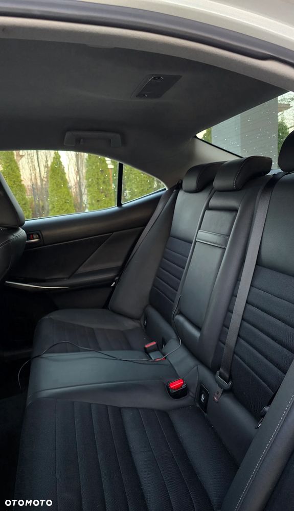 Lexus IS 200t / 300 Elegance - 9