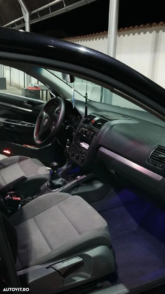 Volkswagen Jetta 2.0 TDI Sportline - 6