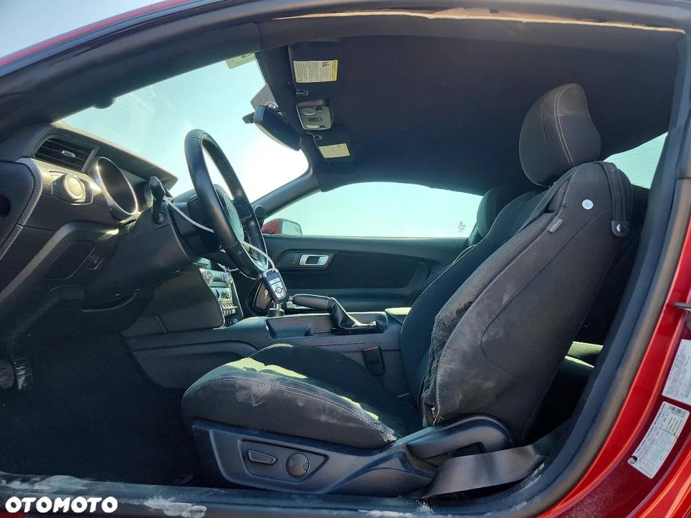 Ford Mustang 5.0 V8 GT - 8