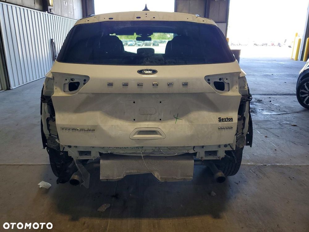 Ford Escape 2.0 EcoBoost AWD Titanium - 6