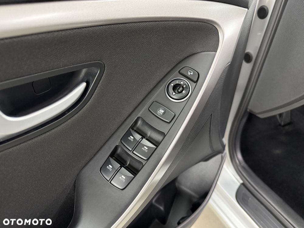 Hyundai i30 blue 1.6 CRDi Style - 11