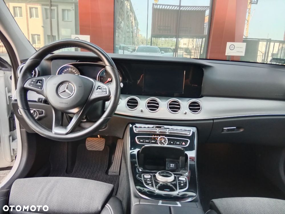 Mercedes-Benz Klasa E 220 d T 9G-TRONIC Avantgarde - 5