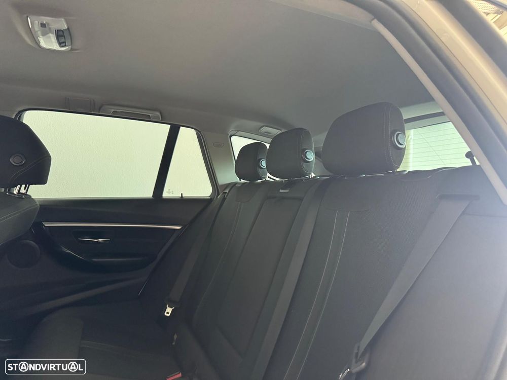 BMW 320 d Pack M Auto - 19