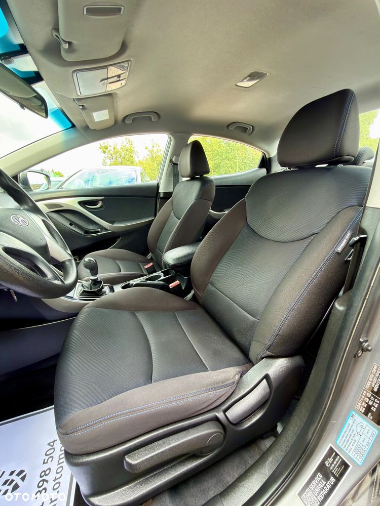 Hyundai Elantra 1.6 Style - 19