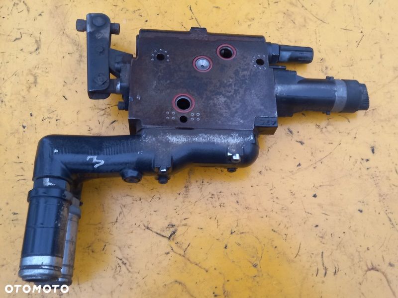 Rozdzielacz sekcja New Holland T6.155 - 13