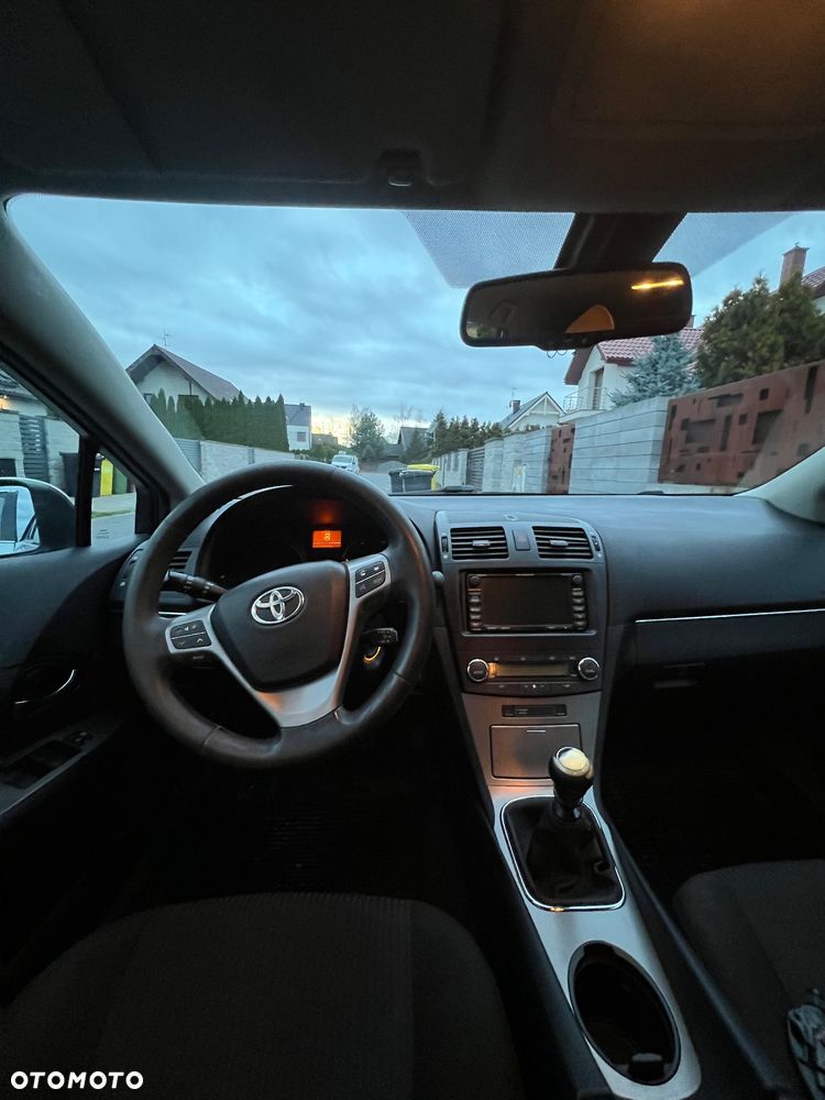 Toyota Avensis 2.0 D-4D - 11