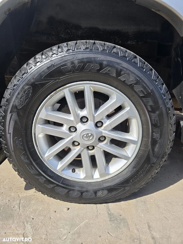 Toyota Hilux - 16