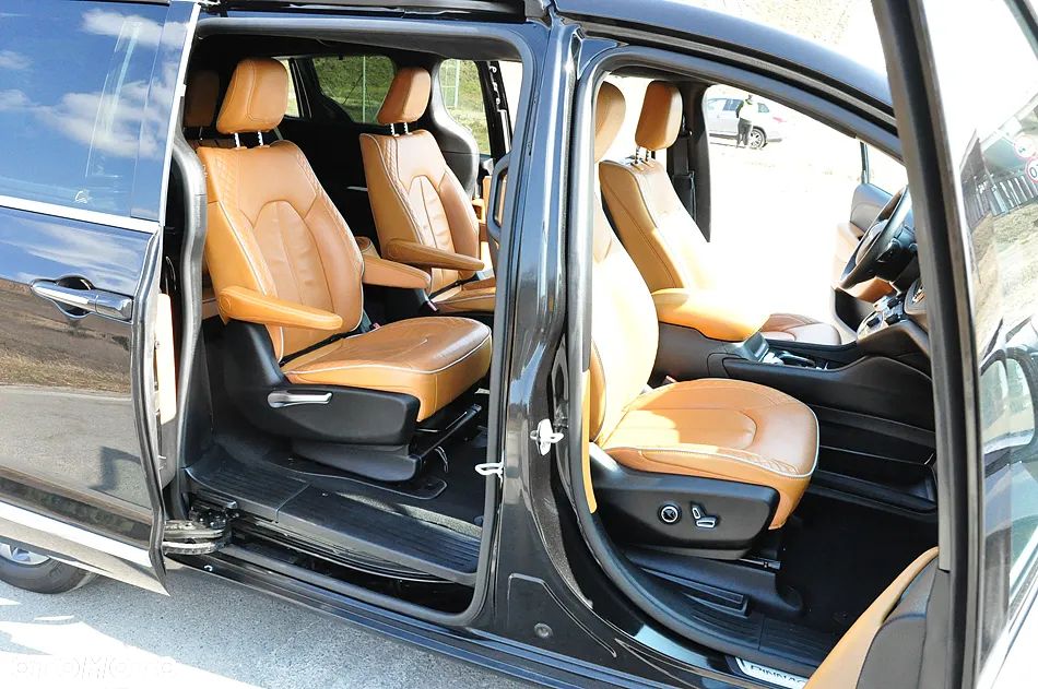 Chrysler Pacifica - 18