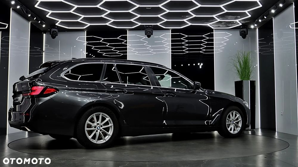 BMW Seria 5 530d Touring Luxury Line - 9