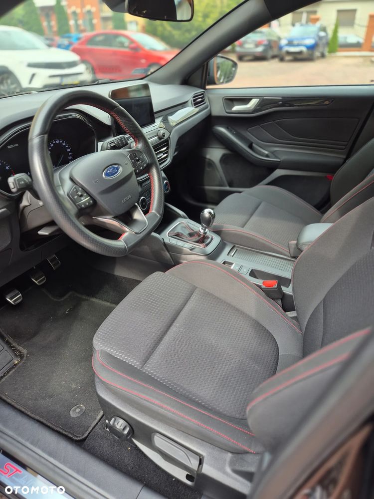 Ford Focus 1.5 EcoBoost ST-Line - 9