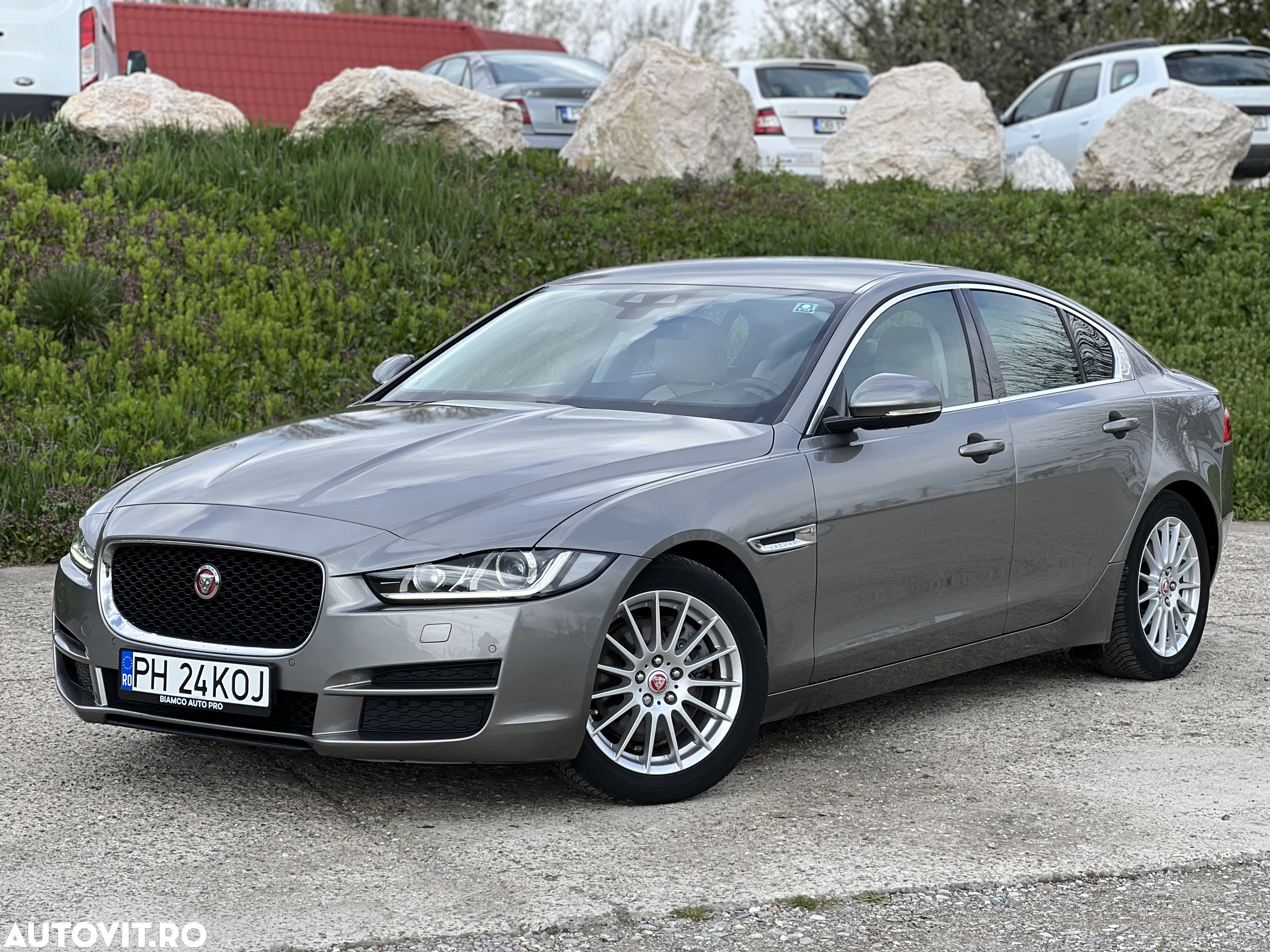 Jaguar XE 2.0 R-Sport - 2