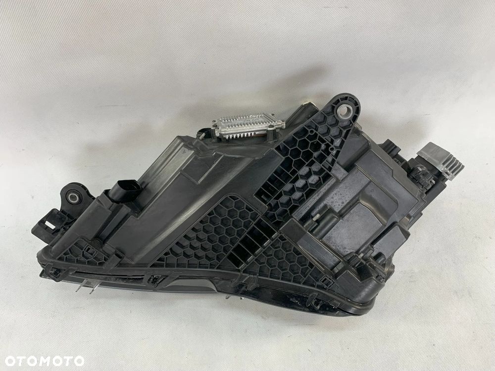 Skoda Superb 3 III FL 19r Reflektor prawy lampa prawa Lift 2019 - 3