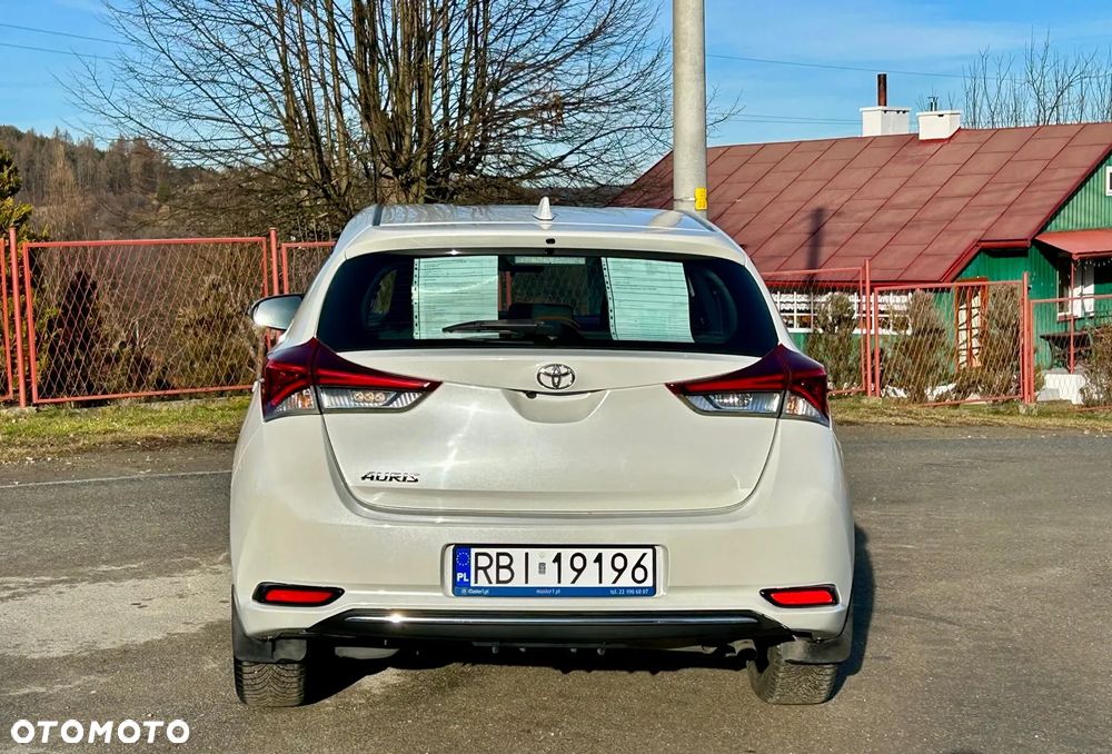 Toyota Auris 1.6 Premium - 8