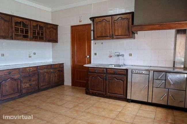 Moradia T5 de 4 Frentes em Granito | 2.300 m² de Terreno - Grande imagem: 2/10