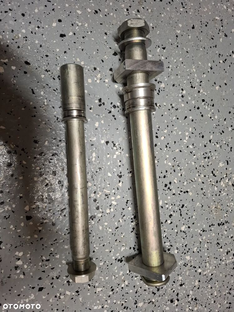 Suzuki GSXS 950 1000 ośka